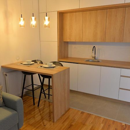Hm Apartments Indija Bagian luar foto