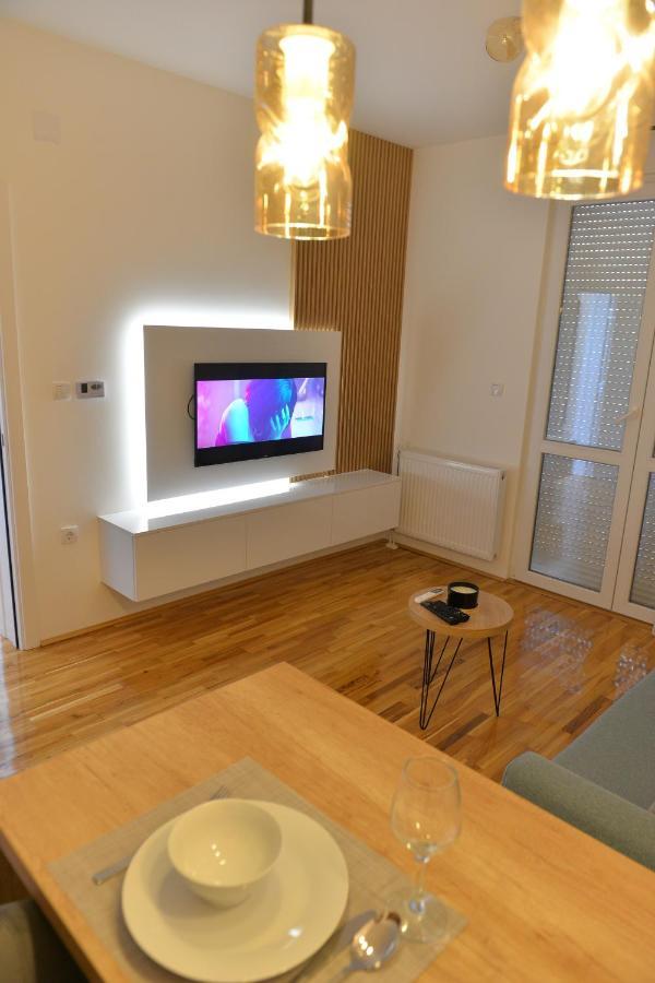 Hm Apartments Indija Bagian luar foto