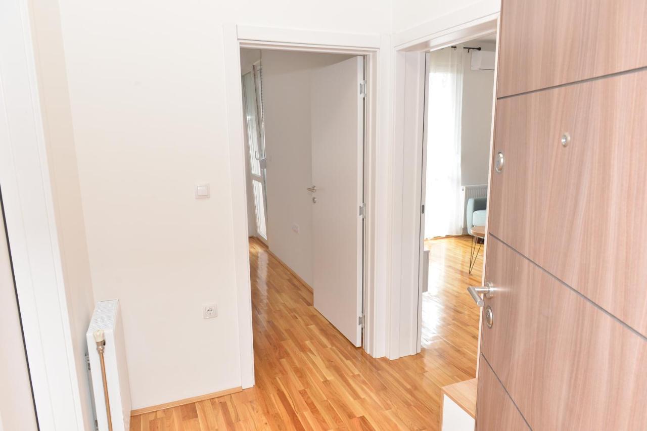Hm Apartments Indija Bagian luar foto