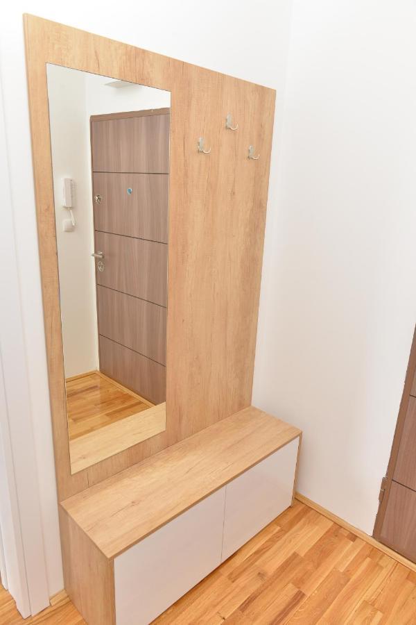 Hm Apartments Indija Bagian luar foto