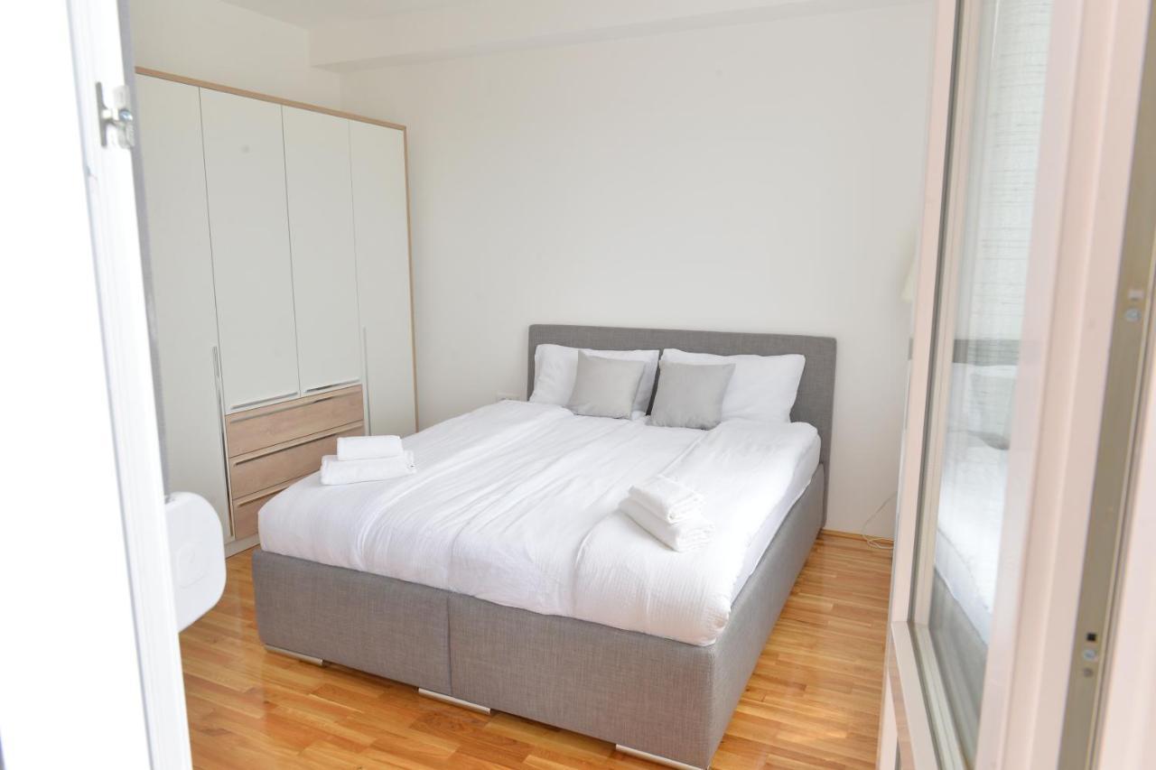 Hm Apartments Indija Bagian luar foto