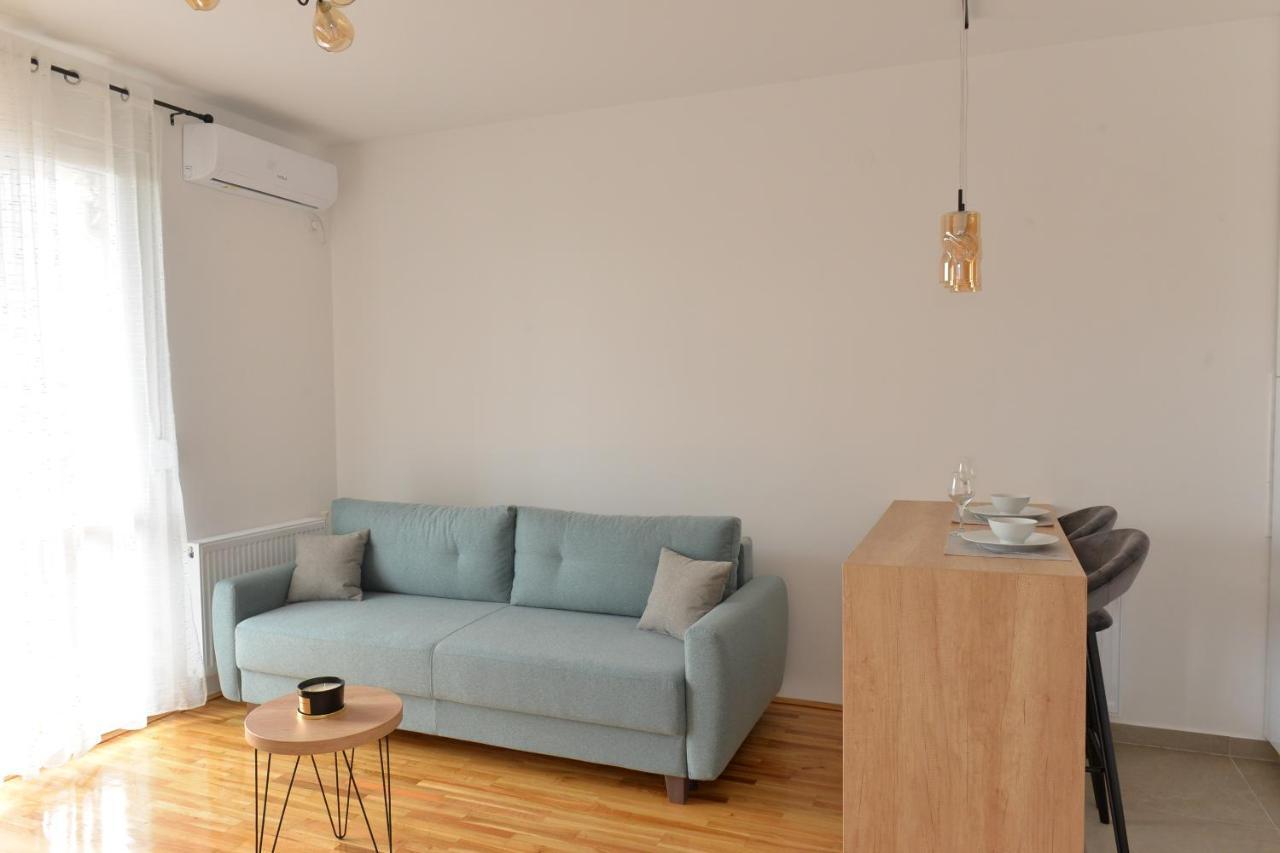 Hm Apartments Indija Bagian luar foto
