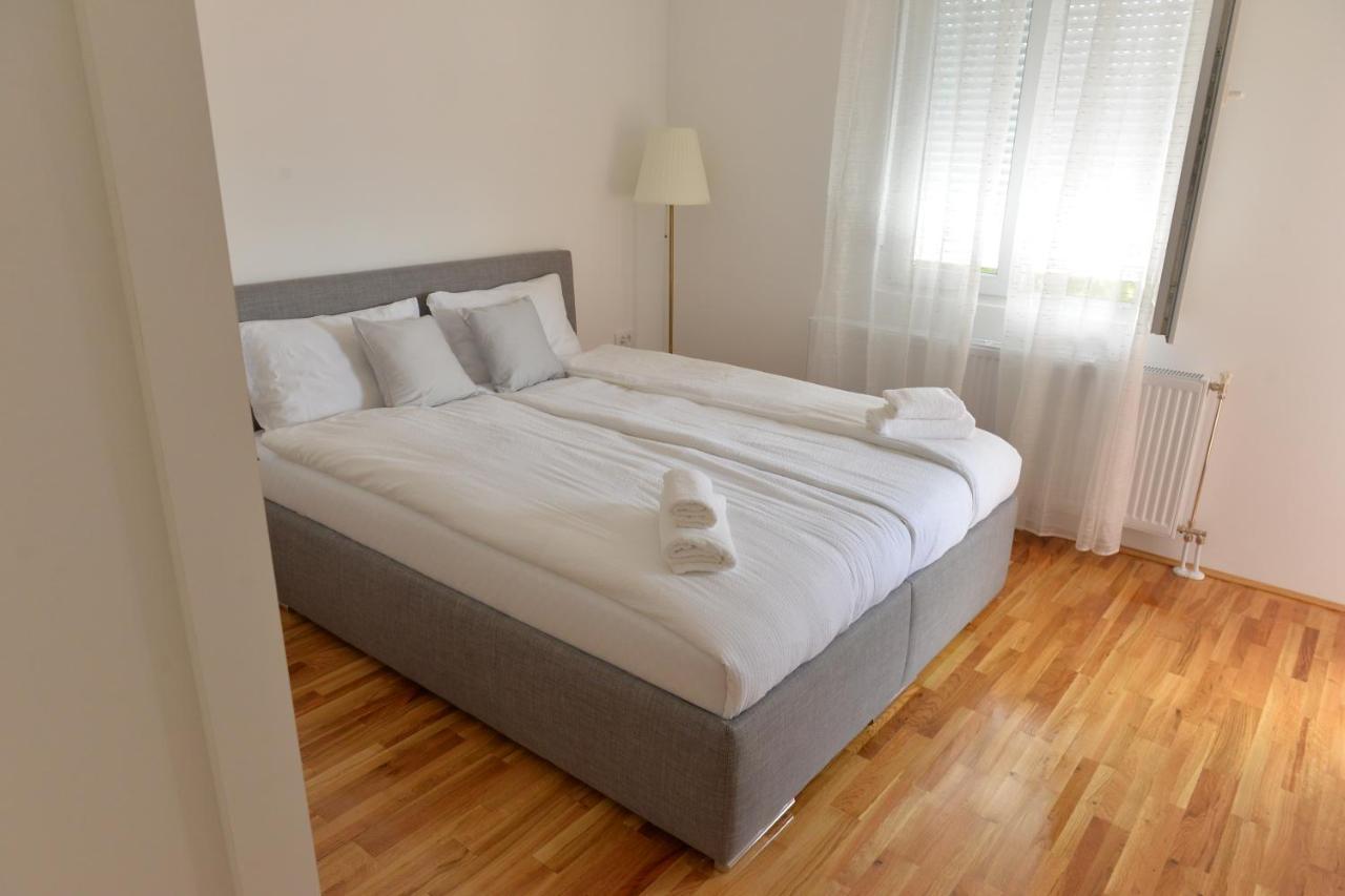 Hm Apartments Indija Bagian luar foto