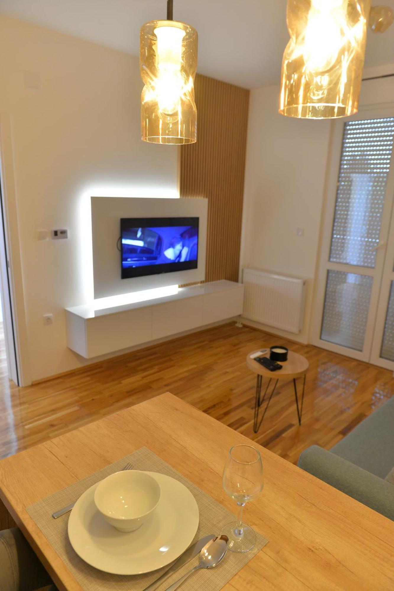 Hm Apartments Indija Bagian luar foto