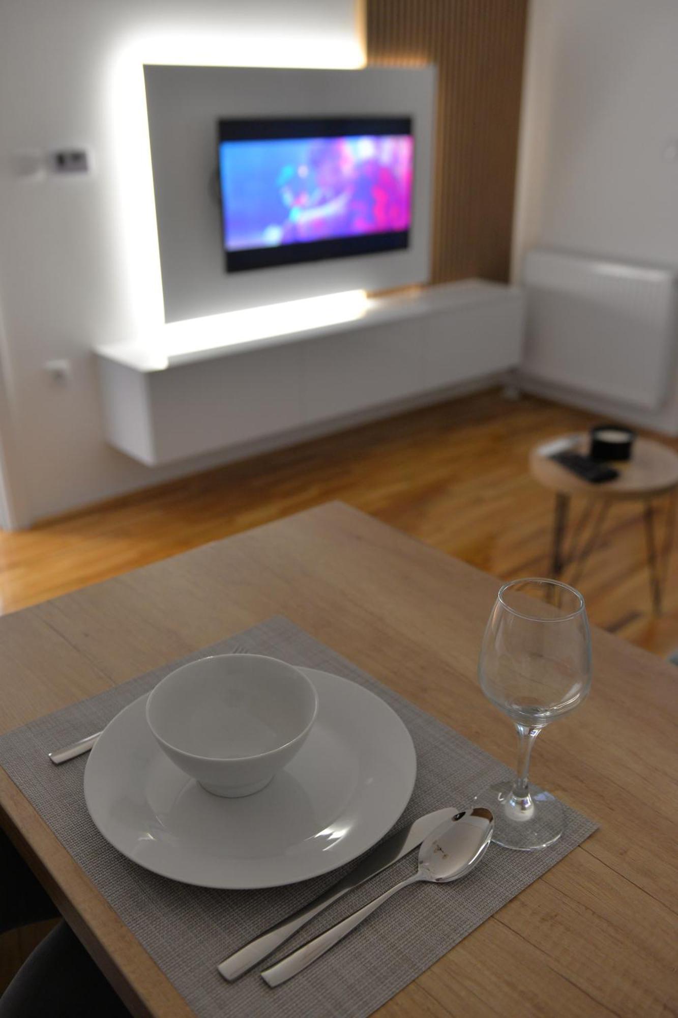Hm Apartments Indija Bagian luar foto