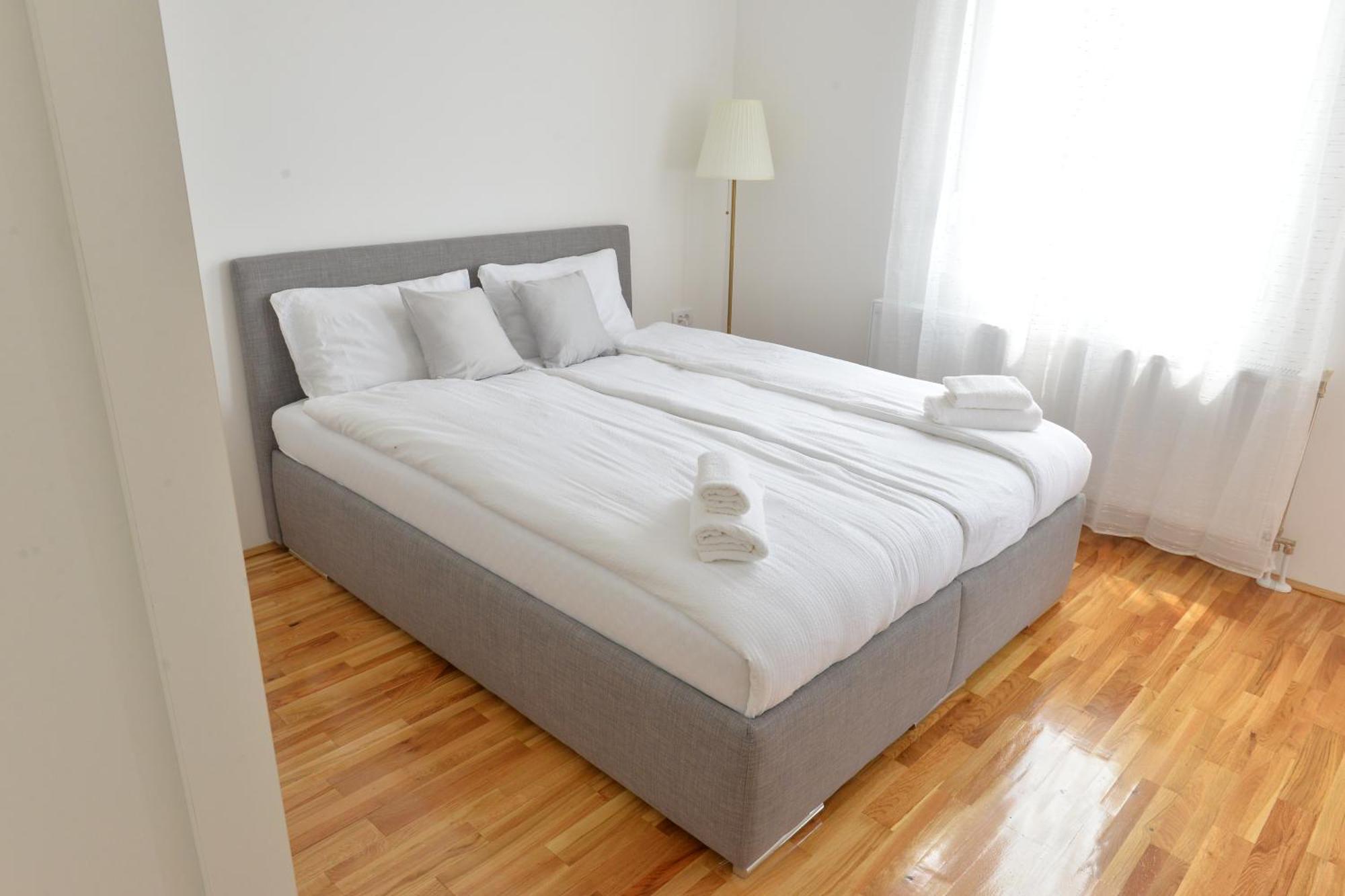 Hm Apartments Indija Bagian luar foto