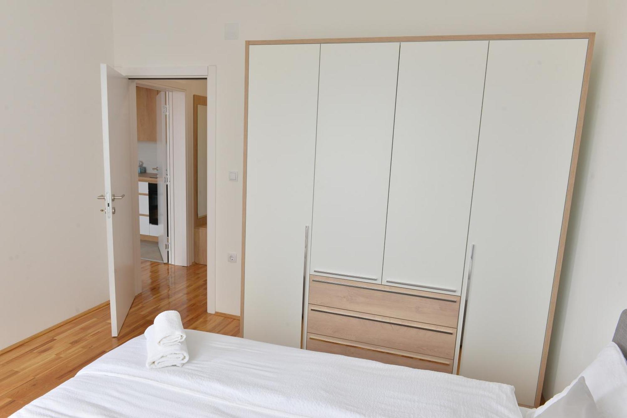 Hm Apartments Indija Bagian luar foto