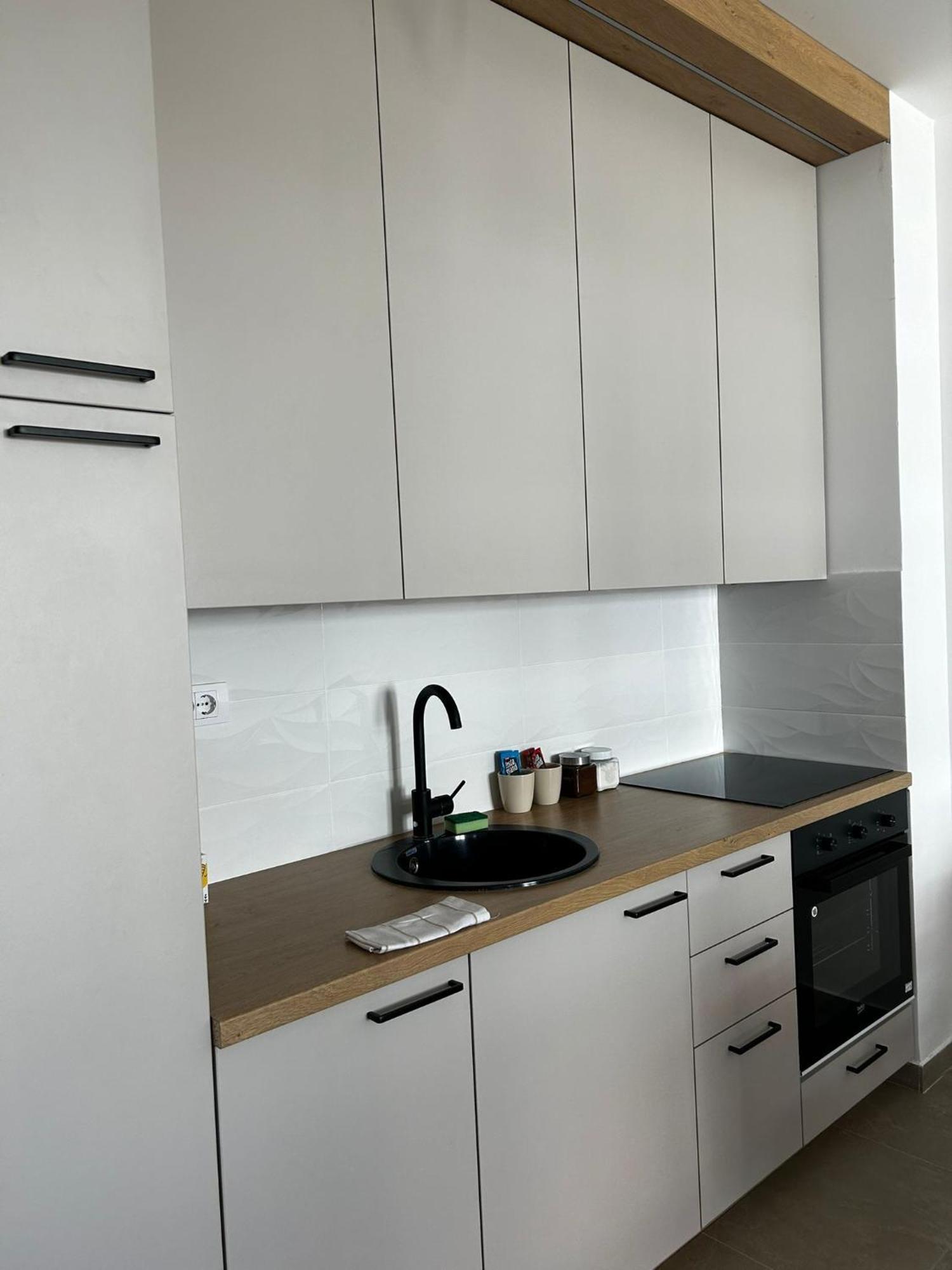 Hm Apartments Indija Bagian luar foto