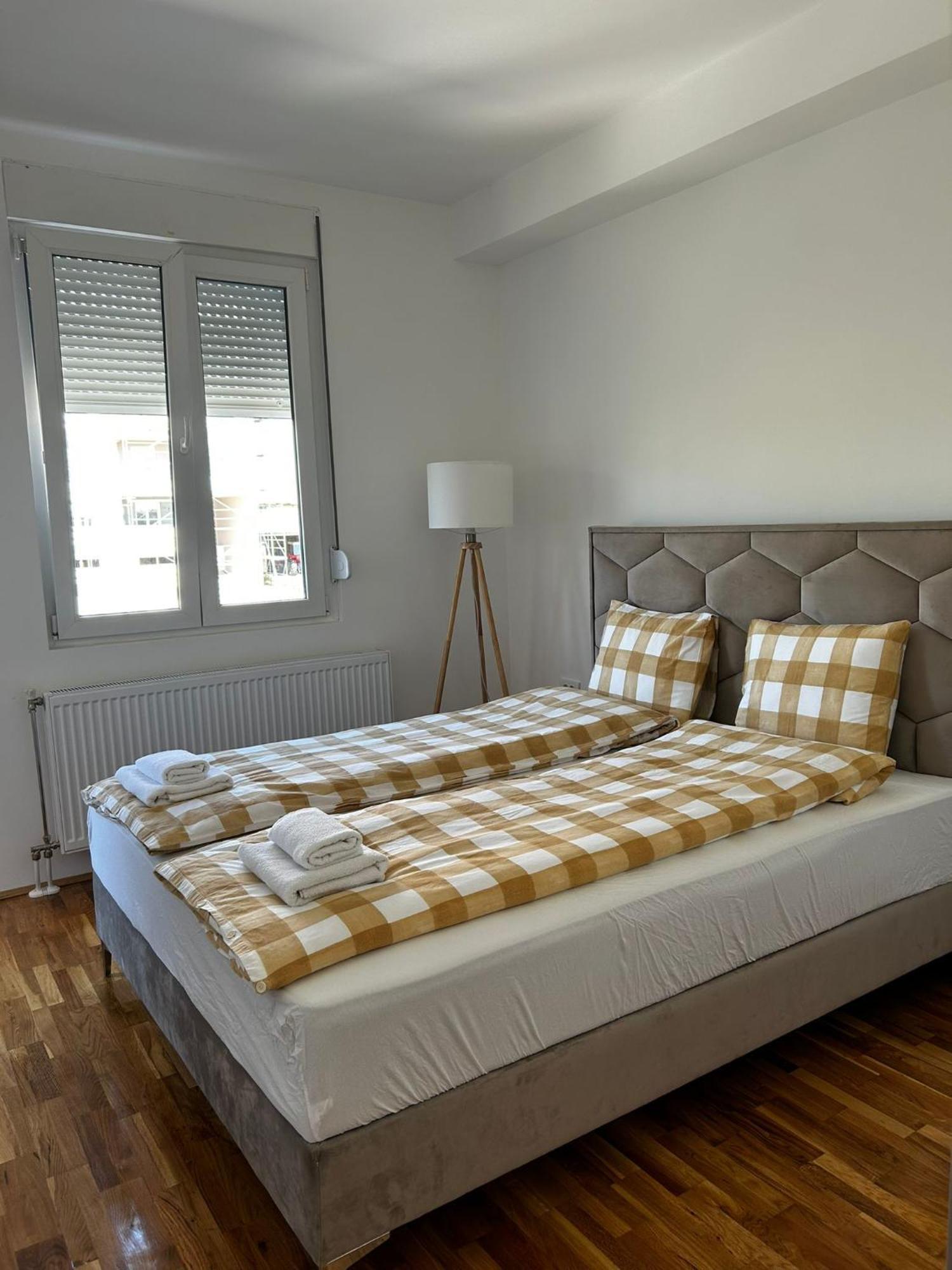 Hm Apartments Indija Bagian luar foto